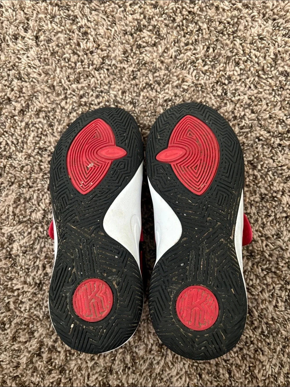 Nike Kyrie Flytrap 3 Kids Basketball Shoes Bred Black Red